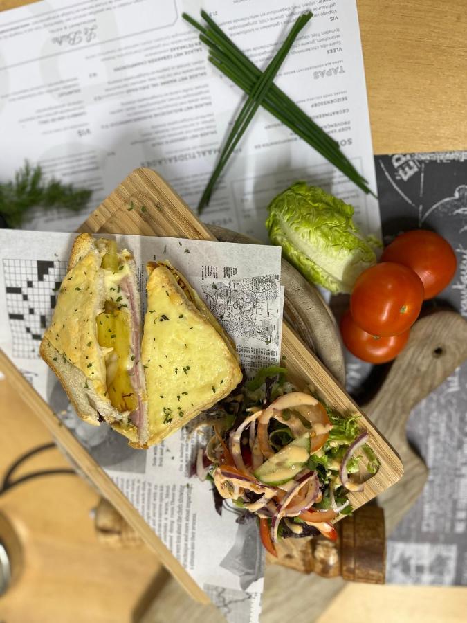 Le Bistro